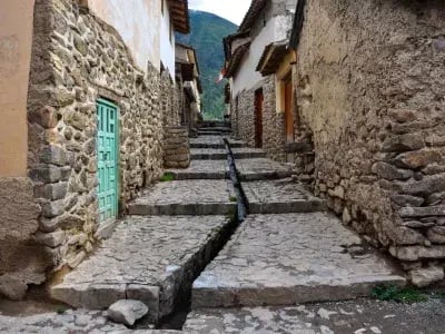 ollantaytambo-sacred-valley-street-13939